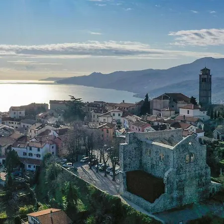 Gallery Megan2 With Parking *