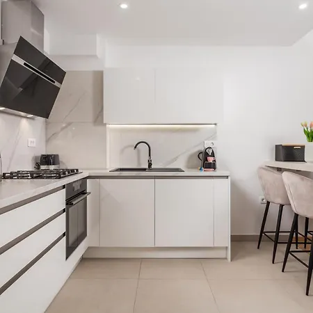 Gallery Megan2 With Parking Lejlighed *