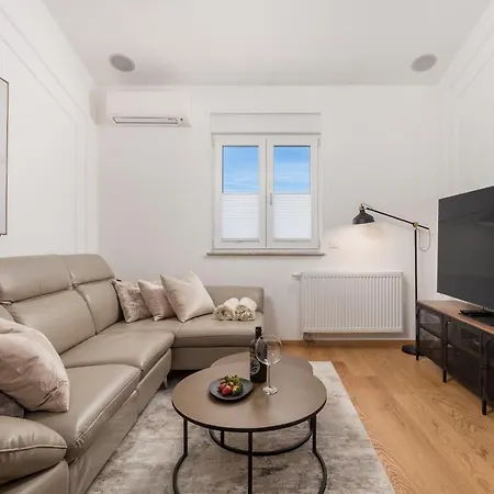 Gallery Megan2 With Parking