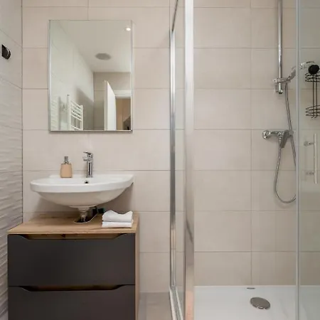 Gallery Megan2 With Parking カスタヴ