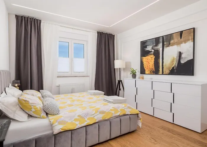 アパート Gallery Megan2 With Parking カスタヴ